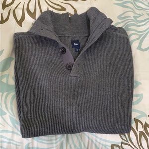 Gap sweater